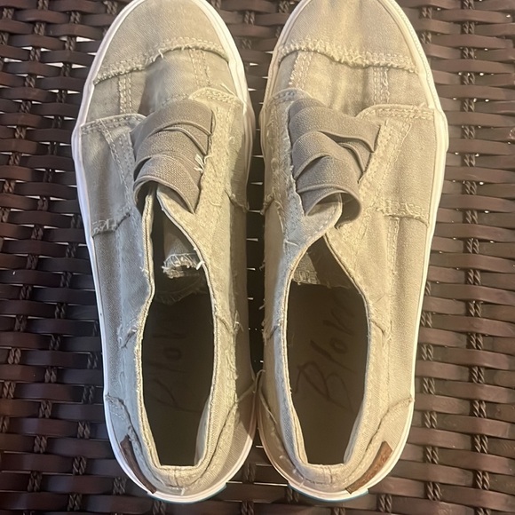 Blowfish Malibu Women's Shoes Sz 7 Gray With Fray Canvas Sneakers Slip On - Picture 7 of 12